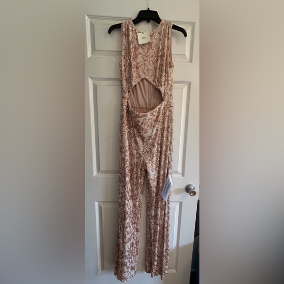 New With Tags SHO by Tadashi Shoji Sz8 CUTOUT SLEEVELESS SEQUIN JUMPSUIT BLUSH - Picture 5 of 7